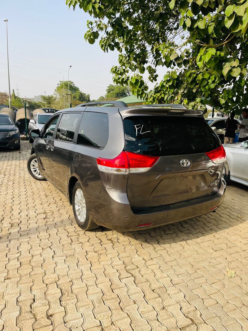Toyota Siena  2013 for sale in FCT - Abuja - ₦16,650,000